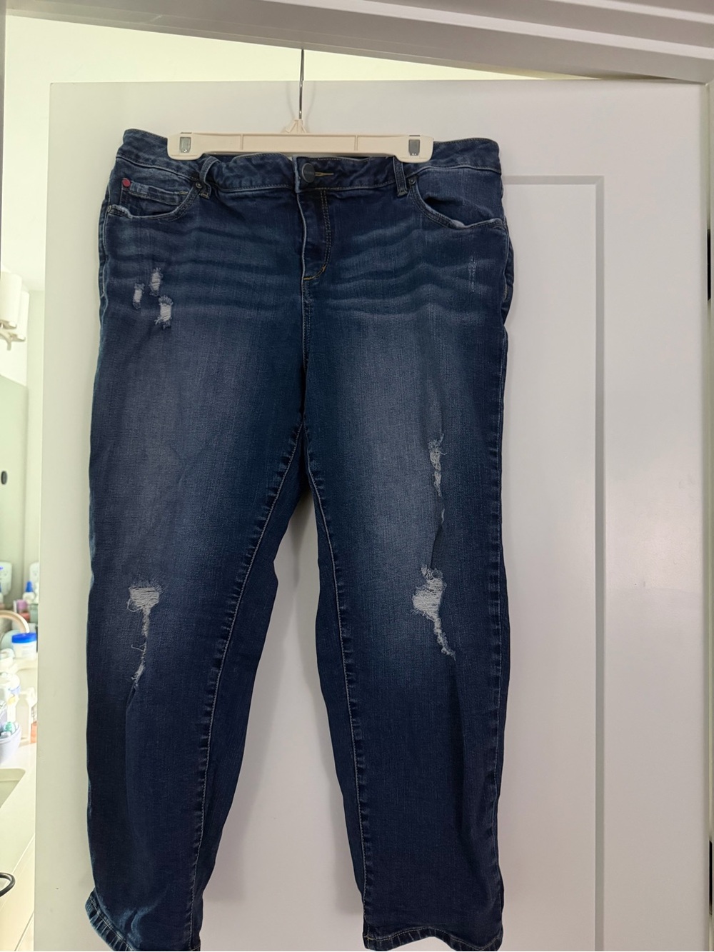 Boyfriend Jeans in Dark Blue Distressed Wash